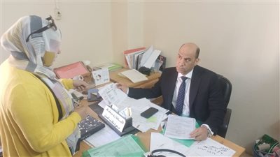 زيارة مفاجئة.. وزير العمل يتفقد مكتب بدر ويشدد على رفع كفاءة الأداء