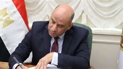   وزير العمل يعتمد صرف 1.77 مليون جنيه للعمالة غير المنتظمة 