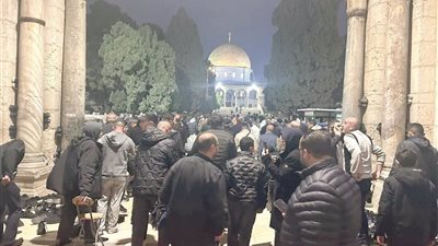 الأقصى يفتح أبوابه للفلسطينيين