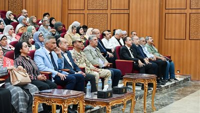 محافظ جنوب سيناء يشهد احتفالية تكريم الأم المثالية والأب المثالي لعام 2026