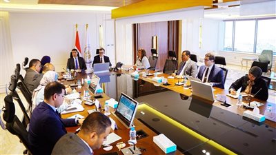 وزيرا التخطيط والصناعة يبحثان تسريع ترفيق المناطق الصناعية لرفع كفاءة الاستثمارات الصناعية