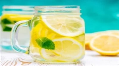 فوائد ماء الليمون للبشرة وكيف يمنحك نضارة طبيعية