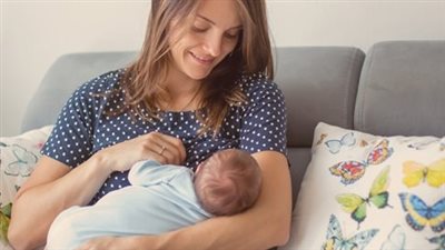 الرضاعة الطبيعية.. فوائد صحية للأم والطفل لا يمكن تجاهلها