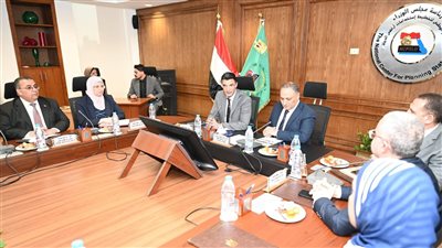 وزير الصناعة يبحث آليات حوكمة منظومة طرح الأراضي الصناعية وتيسير الإجراءات على المستثمرين