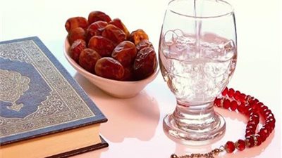 هل يجوز تقبيل المصحف على سبيل التبرك