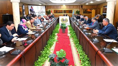 محافظ الغربية يترأس اللجنة العليا لتوريد القمح ويتابع الاستعدادات للاستلام والتخزين