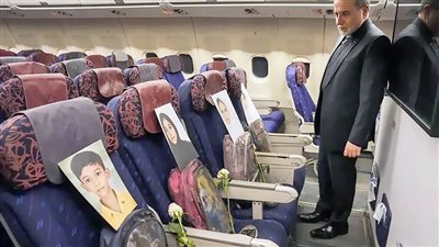 من الشيطان الأكبر.. إلى طاولة باكستان