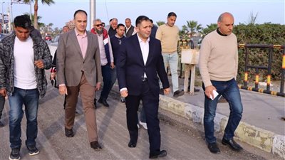 محافظ دمياط يجري جولة تفقدية في رأس البر
