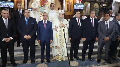 محافظ بني سويف وقيادات المحافظة يشهدون مراسم قداس عيد القيامة المجيد بالكنيسة المطرانية بمدينة ببا