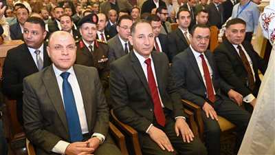  محافظ الغربية يشهد قداس عيد القيامة المجيد ويشارك أقباط المحافظة فرحتهم 