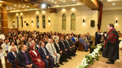 محافظ الإسكندرية يهنئ الطائفة الإنجيلية بعيد القيامة المجيد