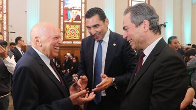 نقيب المعلمين يشارك في قداس الكنيسة الإنجيلية احتفالاً بعيد القيامة المجيد