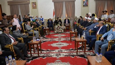 محافظ الدقهلية ومدير الأمن يقدمان التهنئة للأنبا اكسيوس أسقف مطرانية المنصورة وتوابعها