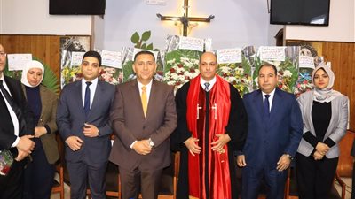 محافظ القليوبية ومدير الأمن يهنئان الكنيسة الإنجيلية ببنها بمناسبة عيد القيامة المجيد