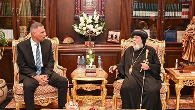 محافظ جنوب سيناء يزور كاتدرائية السمائيين بشرم الشيخ لتهنئة الإخوة الأقباط