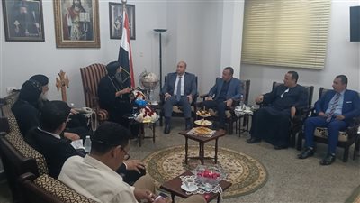 نائب محافظ الجيزة يزور مطرانية الأقباط الأرثوذكس بأطفيح لتقديم التهنئة بعيد القيامة المجيد