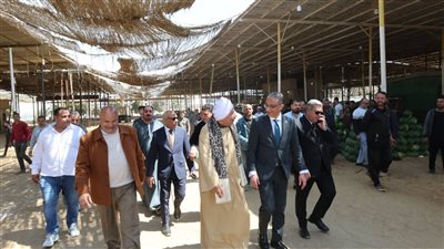 محافظ الجيزة يتفقد سوق الجملة للخضروات والفاكهة بأكتوبر  