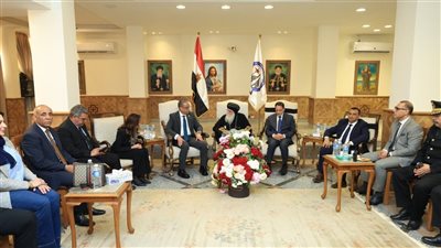 محافظ الجيزة يزور مطرانية أكتوبر وأوسيم مهنئًا بعيد القيامة المجيد
