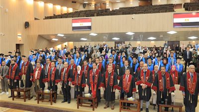 رئيس جامعة بنها يشهد حفل خريجي طلاب الدراسات العليا 