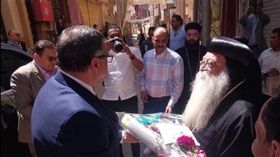 الانبا تكلا يستقبل محافظ قنا ومدير الأمن للتهنئة بعيد القيامة المجيد