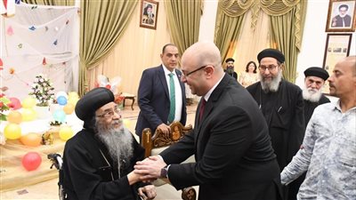 محافظ الفيوم يزور دير الأنبا إبرام بالعزب للتهنئة بعيد القيامة المجيد
