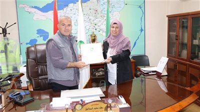 رئيس مياه الفيوم يكرم الأم المثالية بالشركة 