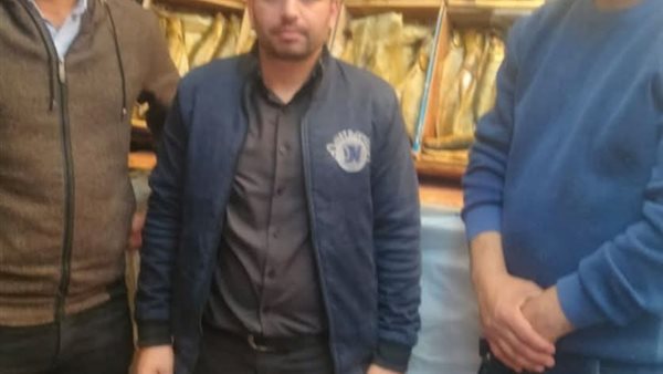 ضبط 3 محلات لبيع الأسماك المملحة لعدم الإعلان عن أسعار الأسماك المعروضة بالبحيرة