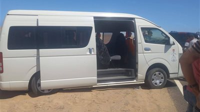 العناية الإلهية تنقذ 10 صحفيين وإعلاميين من حادث مروع جنوب البحر الأحمر