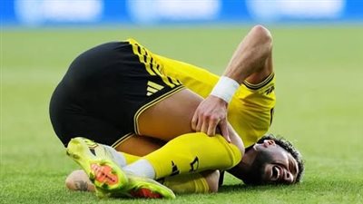 يبكي بشدة.. ظهور وسام أبو علي بعكازات بعد إصابته القوية 