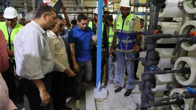 محافظ البحر الأحمر يفتتح المرحلة الثانية من محطة تحلية حلايب