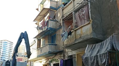 انهيار جزئي بعقار سكني من 4 طوابق بمنشية النزهة بالإسكندرية 