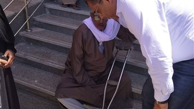 محافظ البحر الأحمر يتفقد محلية الشلاتين ويستمع للمواطنين 