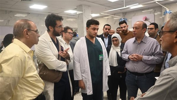 في شم النسيم.. عميد قصر العيني يتفقد مستشفى الطوارئ (صور)