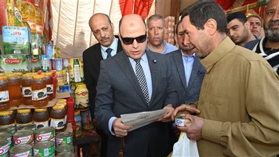 محافظ الغربية يتفقد سوق اليوم الواحد بسبرباي ويستمع للمواطنين