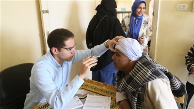 جامعة الفيوم: قافلة شاملة تقدم خدماتها لـ ١٣٣٥ حالة من أهالي قرية فرقص