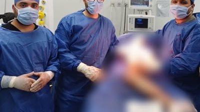 نجاح جراحة دقيقة لتركيب 