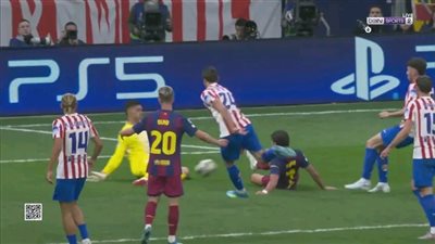 برشلونة يتقدم على أتلتيكو مدريد 2-1 في شوط أول مثير بدوري الأبطال