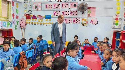 مدير تعليم فرشوط يتابع سير العملية التعليمية بمدرسة الدهسة