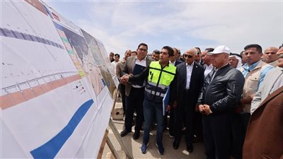 وزير النقل يتفقد خط سكة حديد 
