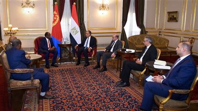 وزيرا الخارجية والاستثمار يستقبلان المستشار الاقتصادي للرئيس الإريتري