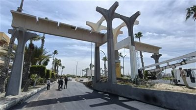 استعدادًا لاستقبال الزوار.. توسعة المدخل الرئيسي لمصيف جمصة