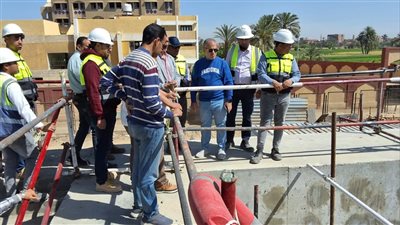 رئيس مياه الفيوم يتابع ميدانياً مشروعات توسعات الصرف الصحي 