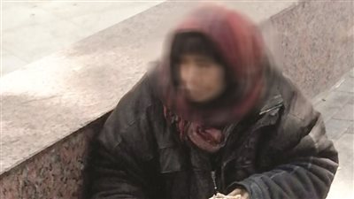 اﻟﻤﺸﺮدون... أرواح ﺗﺎﺋﻬﺔ ﻋﻠﻰ اﻟﺮﺻﻴﻒ