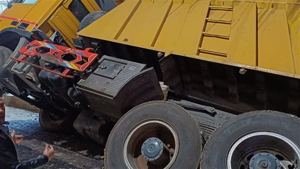 سقوط حمولة "أسفلت ساخن".. بغرب الاسكندرية يتسبب باعاقة المرور