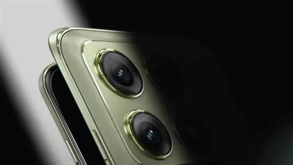 الكشف عن Edge 70 Pro بشاشة خارقة ومعايير حماية عسكرية