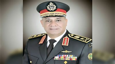 وزير الدفاع لدارسى الأكاديمية العسكرية: القوات المسلحة حريصة على إعداد أجيال قادرة على خدمة الوطن بمختلف المجالات