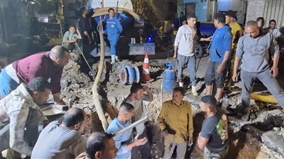 مياه الفيوم تدفع بـ10 سيارات للمشاركة باصلاح خط طرد صرف صحي قحافة