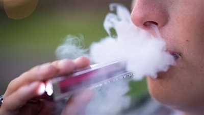 دراسة تحذر: التدخين الإلكتروني يرفع خطر الإصابة بالسرطان 