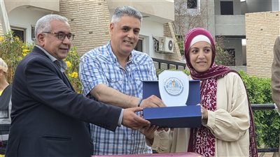 تكريم المتفوقين والأمهات المثاليات فى احتفالية يوم العطاء بالغردقة 