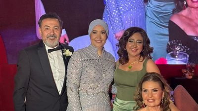 يسرا تتألق بالأسود الساحر في حفل زفاف ابنه خيري رمضان 